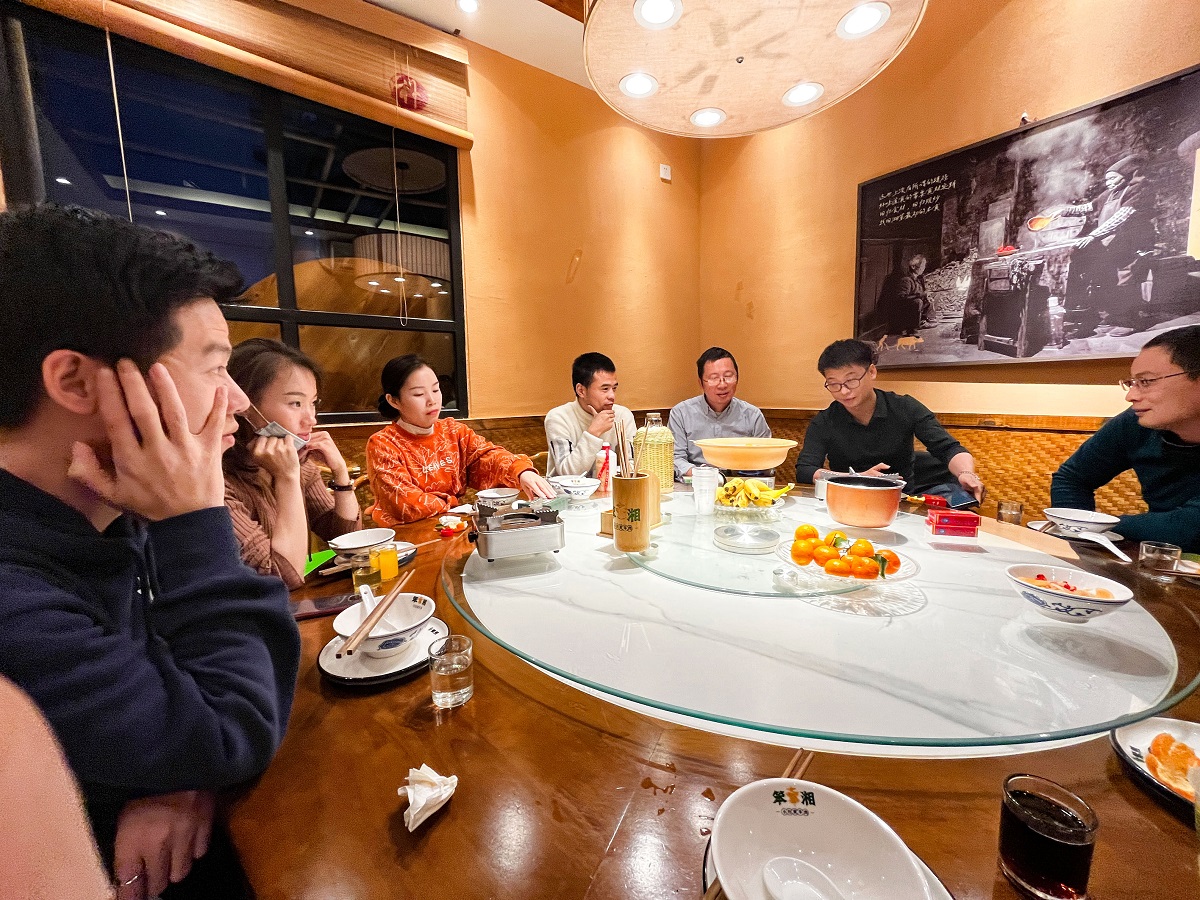 震儀聚餐 |  因?yàn)榫礃I(yè)，才有服務(wù)水平不斷提升和行業(yè)中的口碑