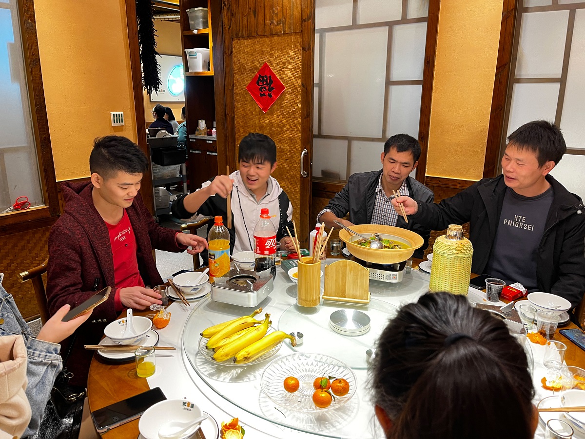 震儀聚餐 |  因?yàn)榫礃I(yè)，才有服務(wù)水平不斷提升和行業(yè)中的口碑