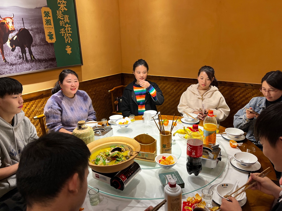 震儀聚餐 |  因?yàn)榫礃I(yè)，才有服務(wù)水平不斷提升和行業(yè)中的口碑