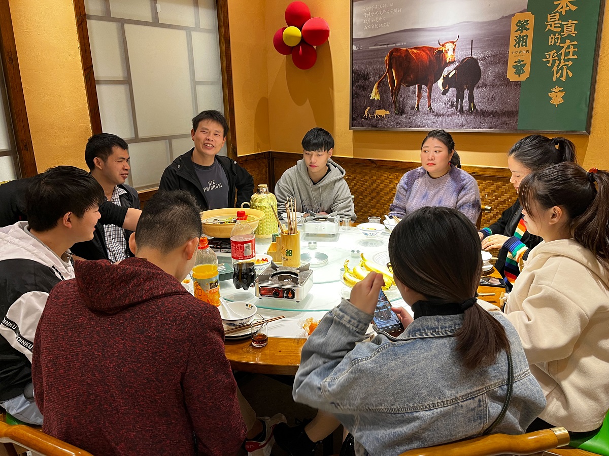 震儀聚餐 |  因?yàn)榫礃I(yè)，才有服務(wù)水平不斷提升和行業(yè)中的口碑