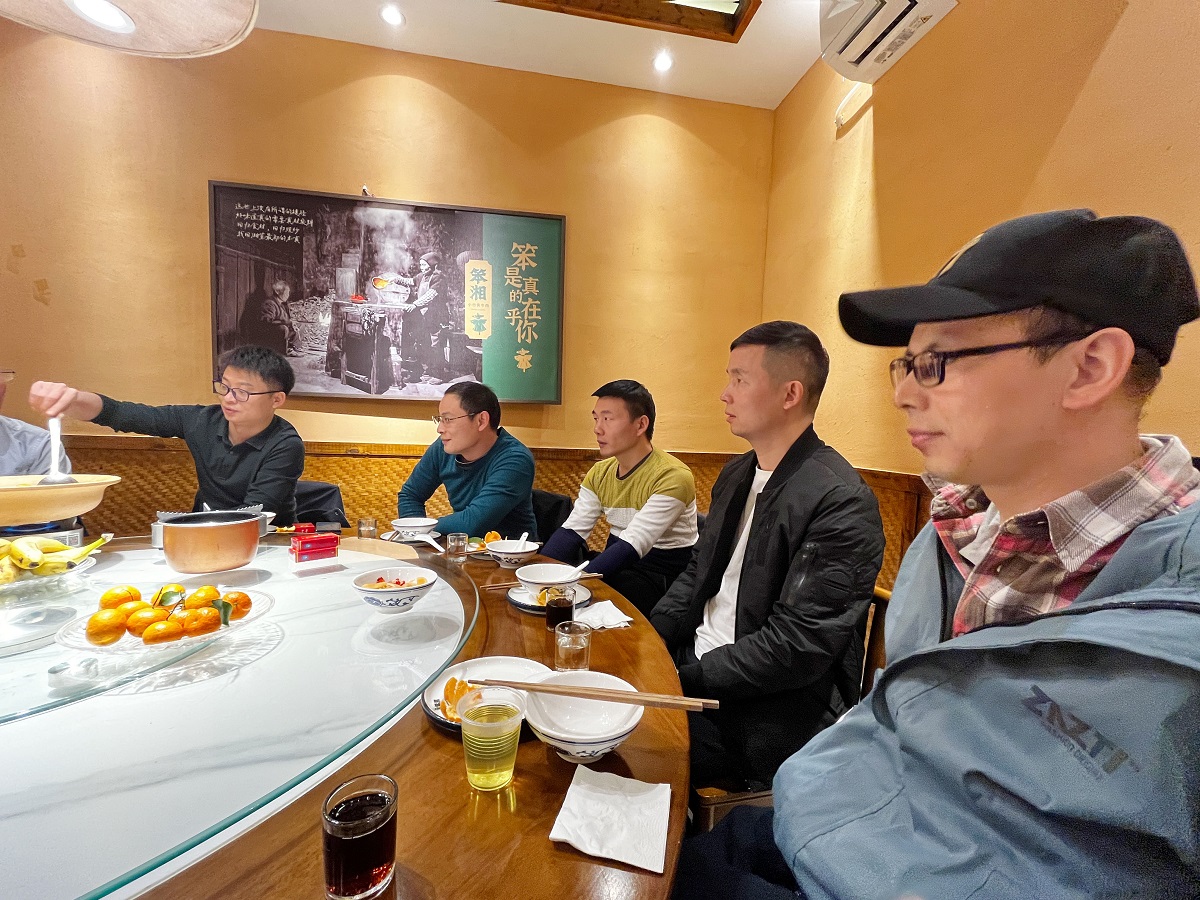 震儀聚餐 |  因?yàn)榫礃I(yè)，才有服務(wù)水平不斷提升和行業(yè)中的口碑
