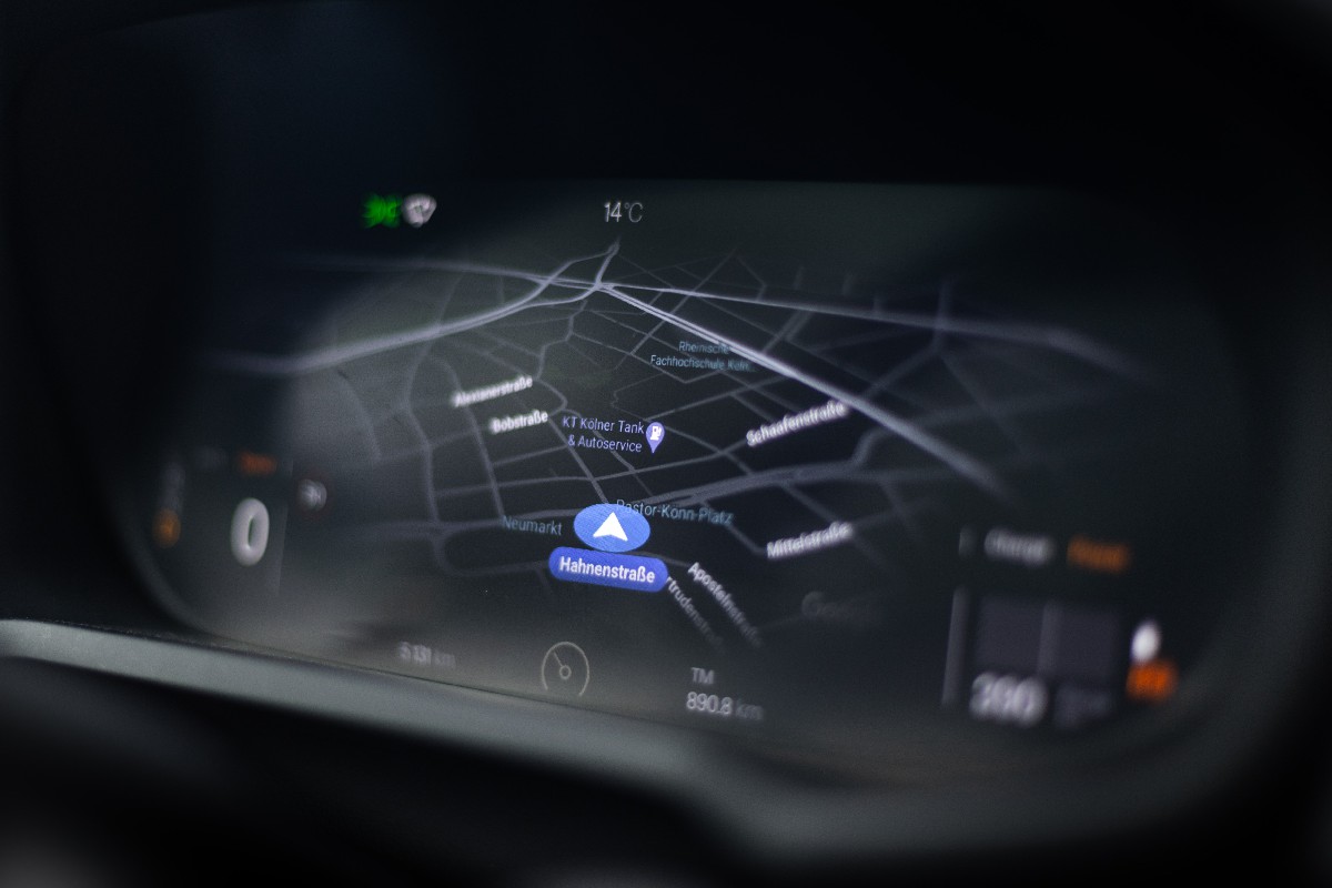 AG防眩光噴涂技術在汽車顯示領域的應用與前景