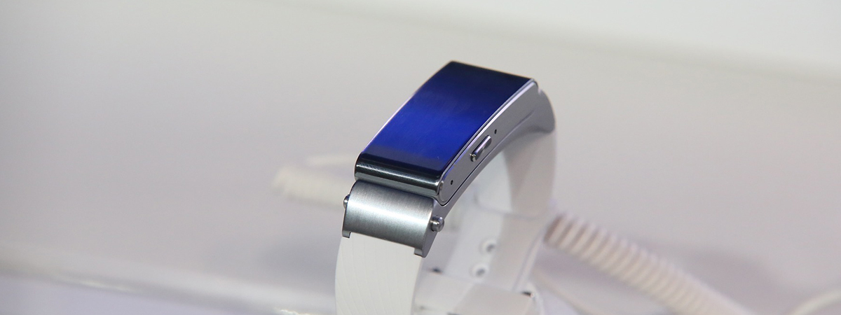 What equipment is needed for the spraying process of anti-fouling and anti-fingerprint coating for smart wearable products?