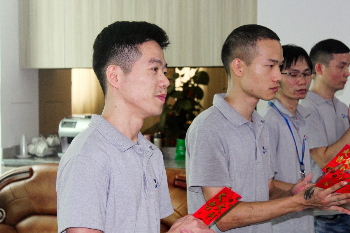 震儀股份“9月份月度會議”表彰優秀員工，喜迎國慶